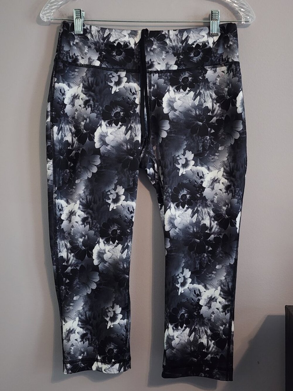 Danskin Now Floral Design Workout Leggings - Size Small